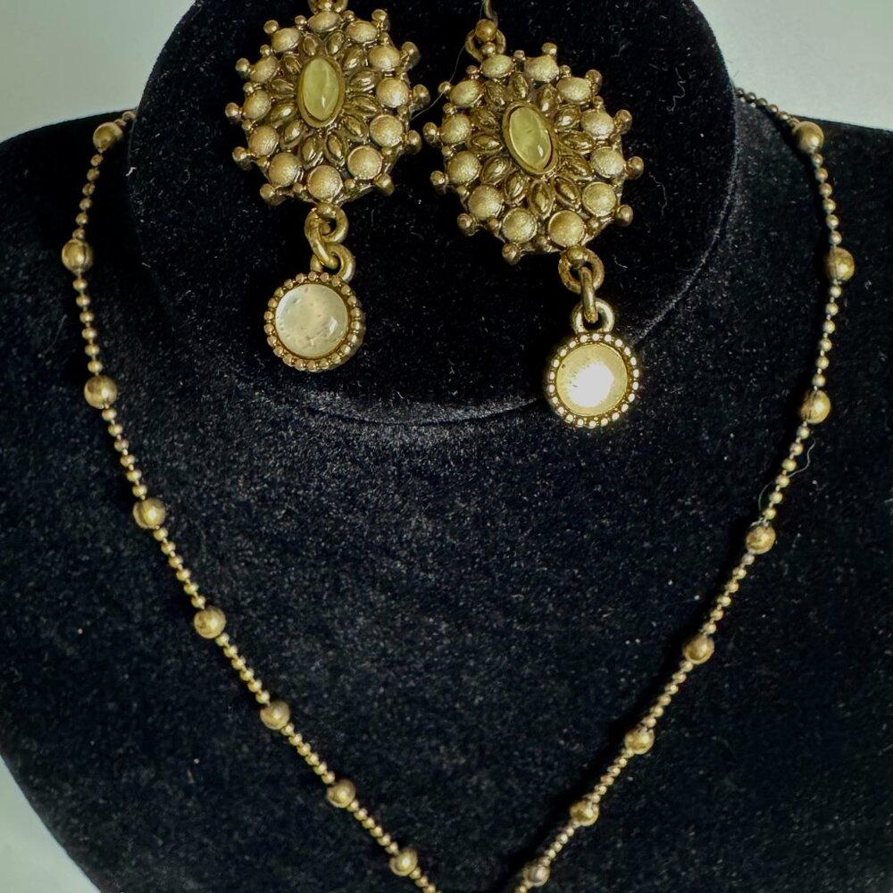 Vintage Lucky Gold Tone Moonglow Pendant Necklace with Matching Dangle Earrings - Picture 3 of 16